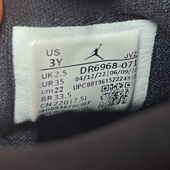 🖤 Nike Air - Black & Metallic Gold High-Top Sneakers – Youth Size 3 - Picture 4 of 4